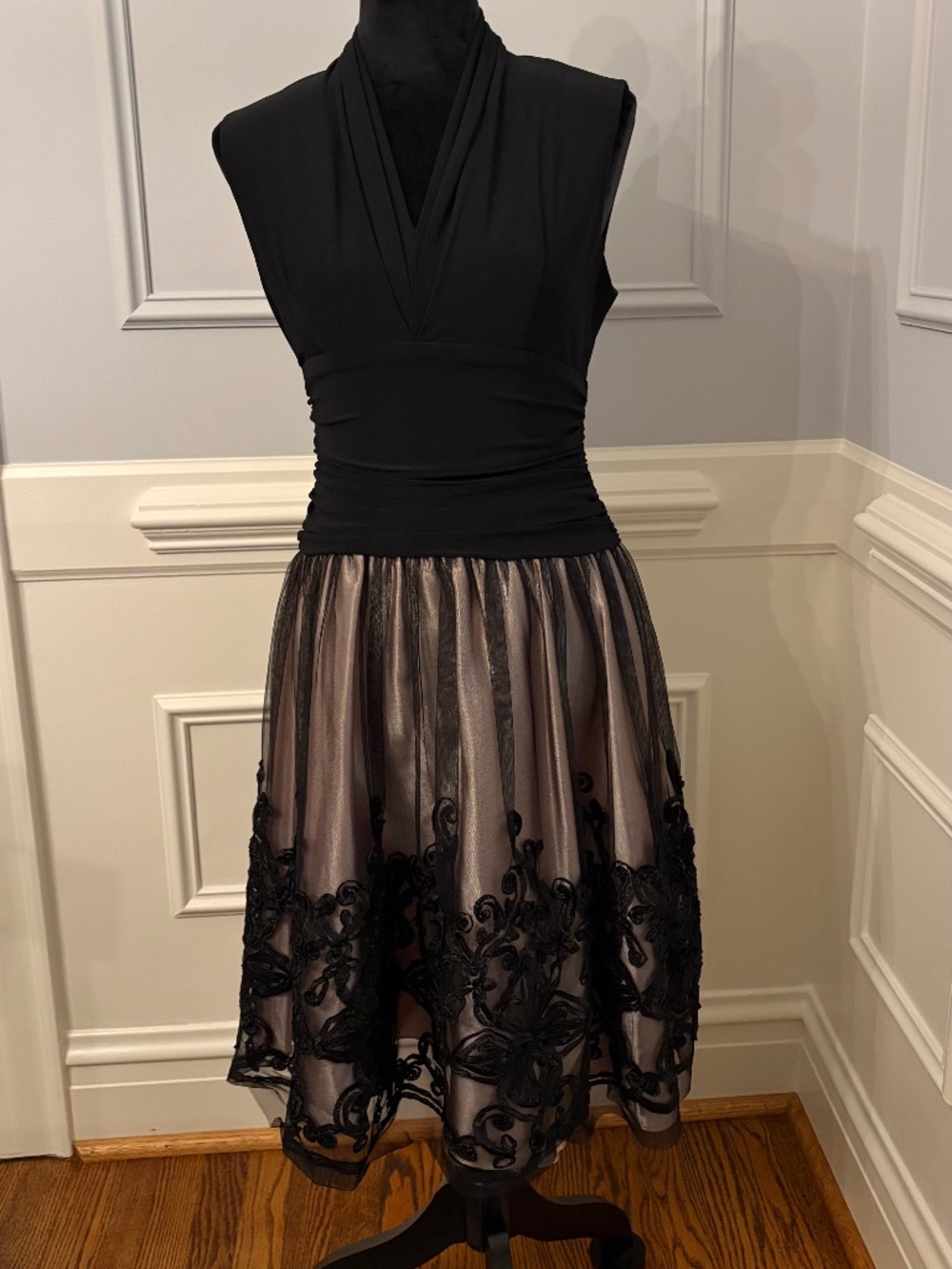Pretty Cocktail Dress. Size 6. 100% polyester with lace design on bottom.